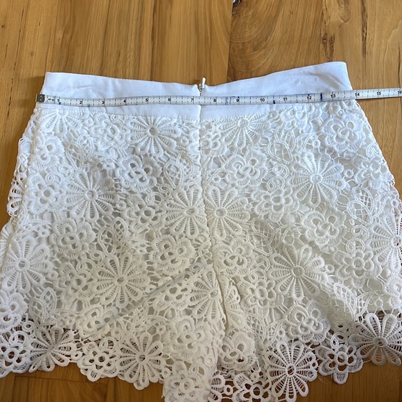 Monteau White Crochet Style overlay Shorts - Picture 5 of 5